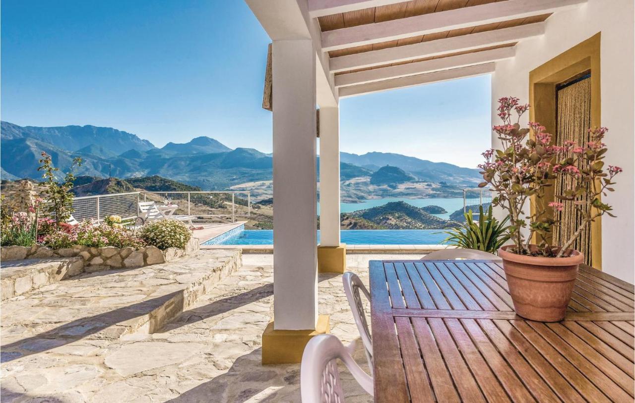 Awesome Home In Cadiz With Swimming Pool เอลกัสตอร์ ภายนอก รูปภาพ
