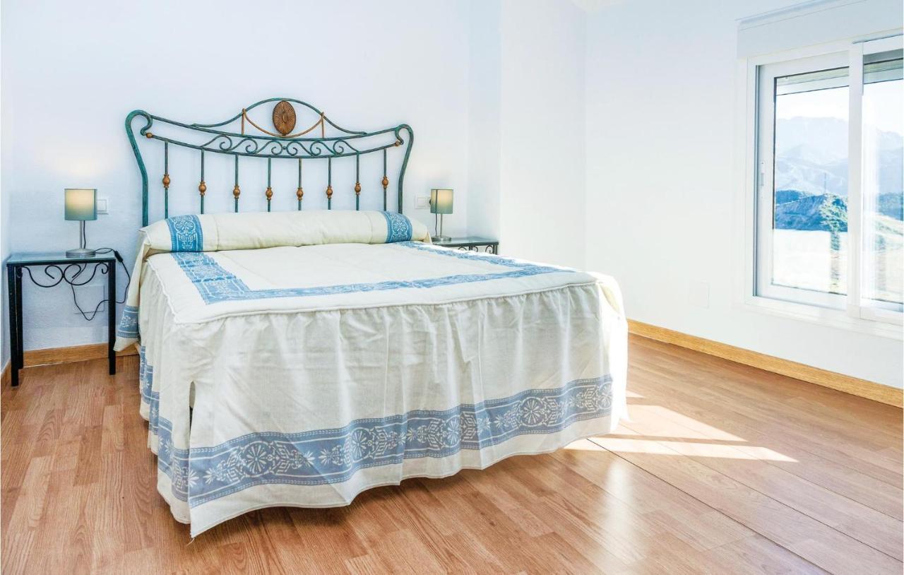 Awesome Home In Cadiz With Swimming Pool เอลกัสตอร์ ภายนอก รูปภาพ