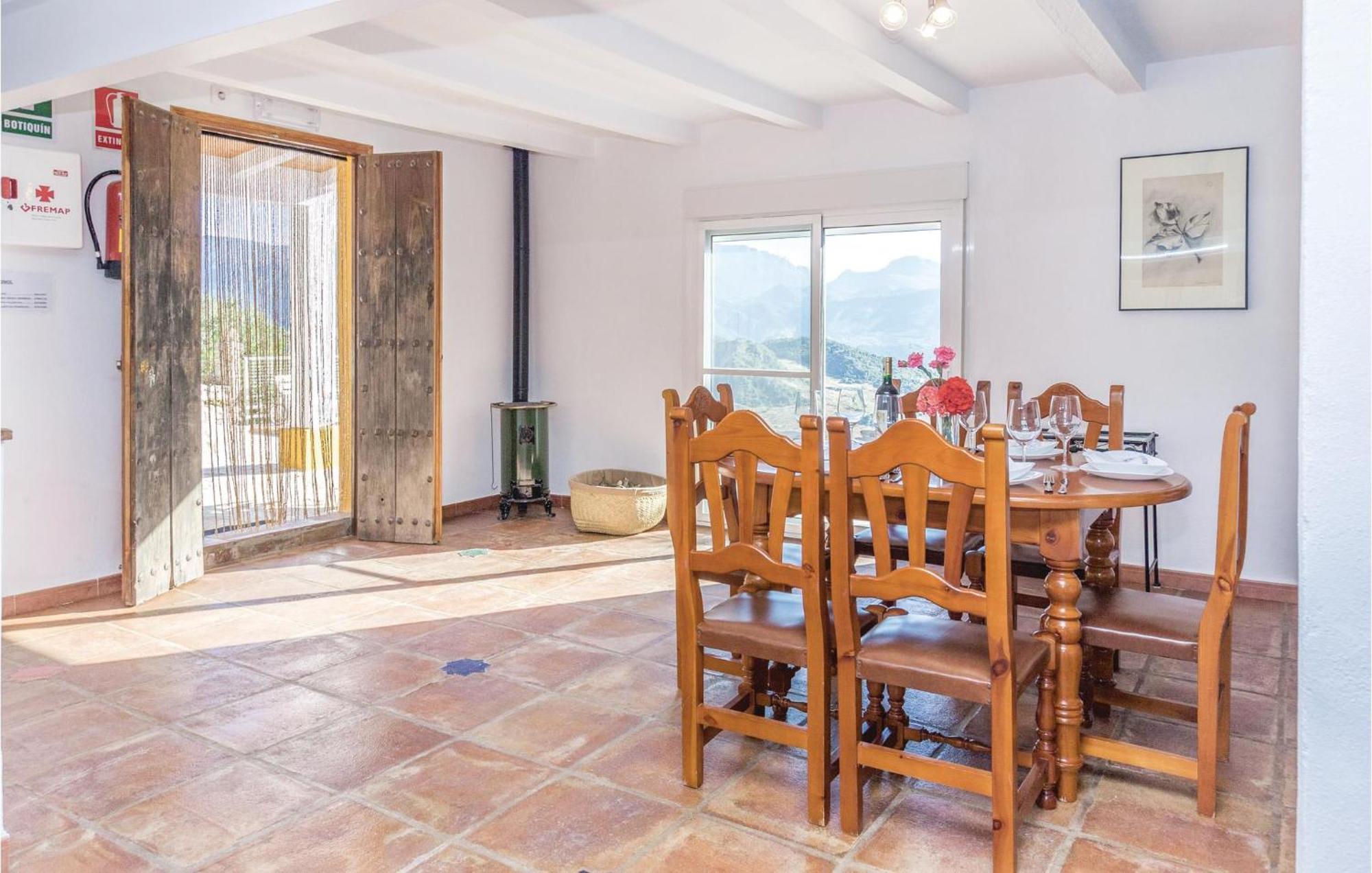 Awesome Home In Cadiz With Swimming Pool เอลกัสตอร์ ภายนอก รูปภาพ